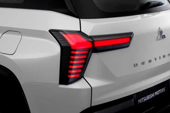 Lampu Belakang Berbentuk T-Shape